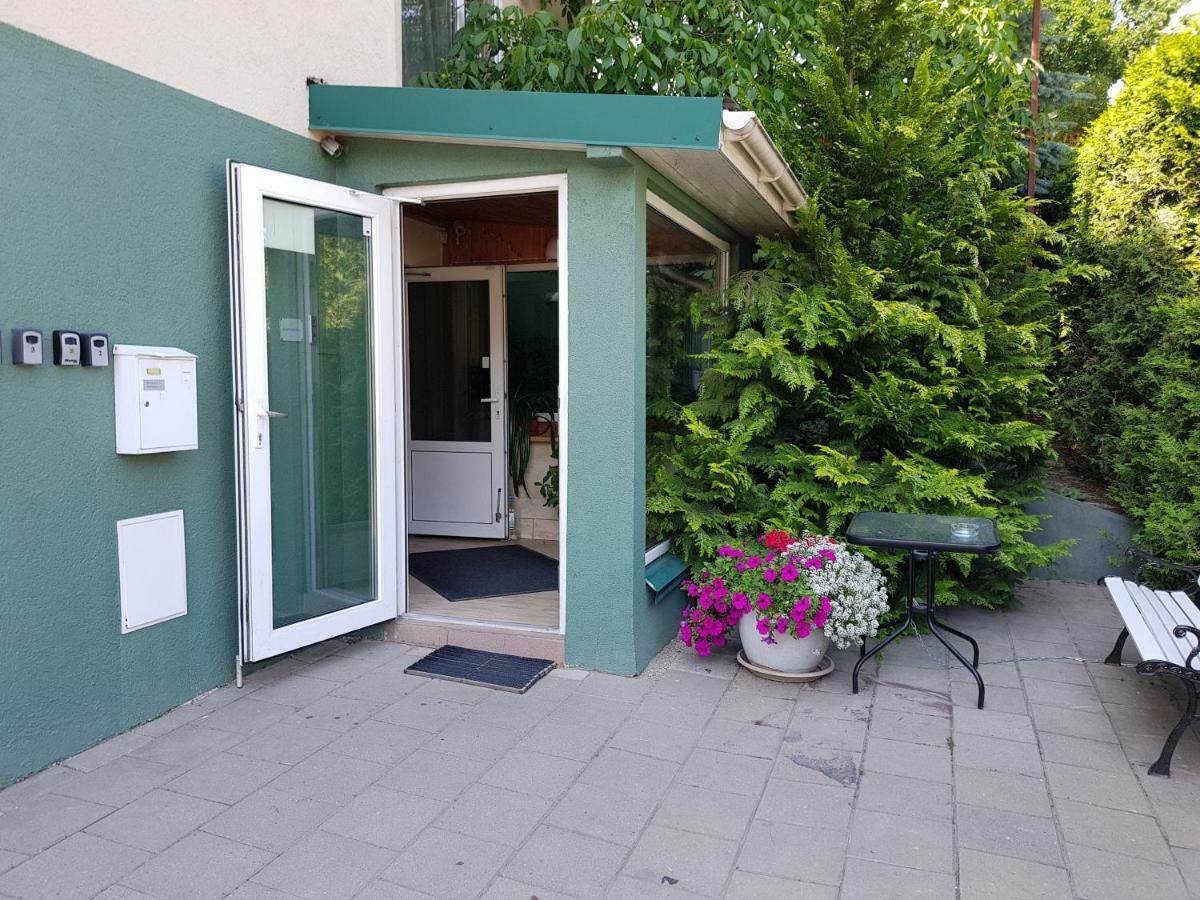 Cozy Garden Free Parking Apartamento Vilnius Exterior foto